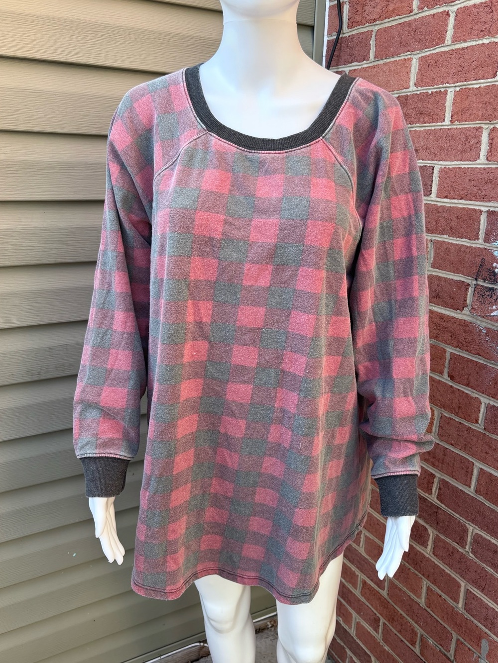 TORRID RED BLACK BUFFALO CHECK PLAID SWEATSHIRT SIZE 1 XL